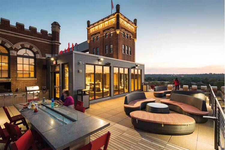 Outdoor Kitchen and Dining Rooftop